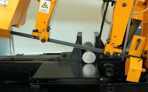 青川数控带锯床自动送料精度会出现偏差吗？